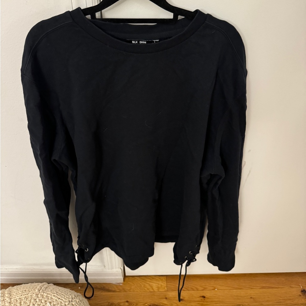 Crewneck sweater dark blue. Good condition. Rope detailing on the sides